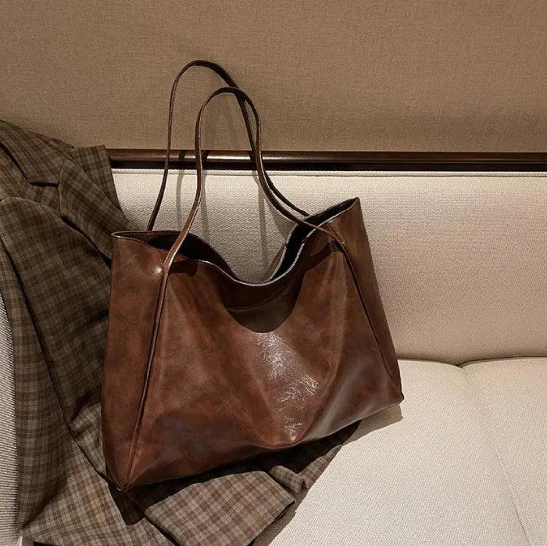 Dianora Travel Handbag - Image 4