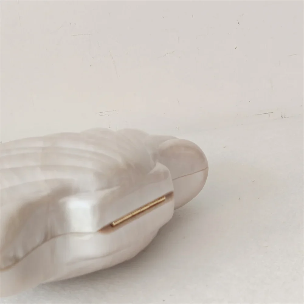 Quenzia Clutch Bag - Image 4
